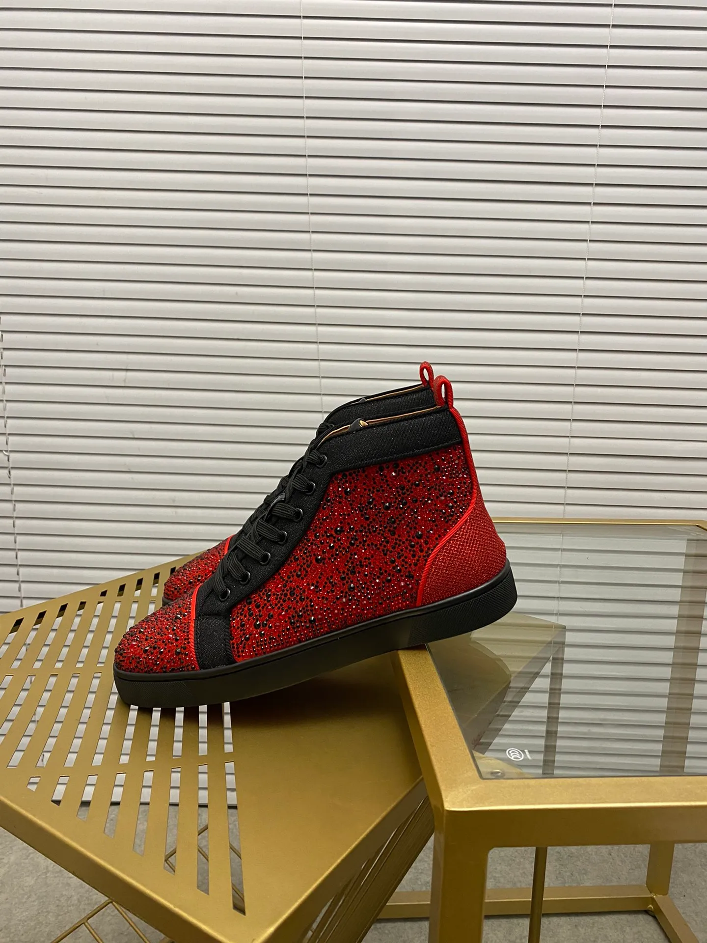 Made to order. Ex-factory price 540. Special material Christian Louboutin (CL red sole shoes) counter series, casual sneakers for couples 📢 📢 📢 Exclusive hot style release 🎈🎈💪 Movable latex feet 👻 Finished large sole car line [Proud] 😝Female 35-40# Male 38#-46, global supply😝 [Top version]: Original imported genuine leather upper, top original leather lining, original molded TPU outsole, original 1:1 detail processing, original shoe last,